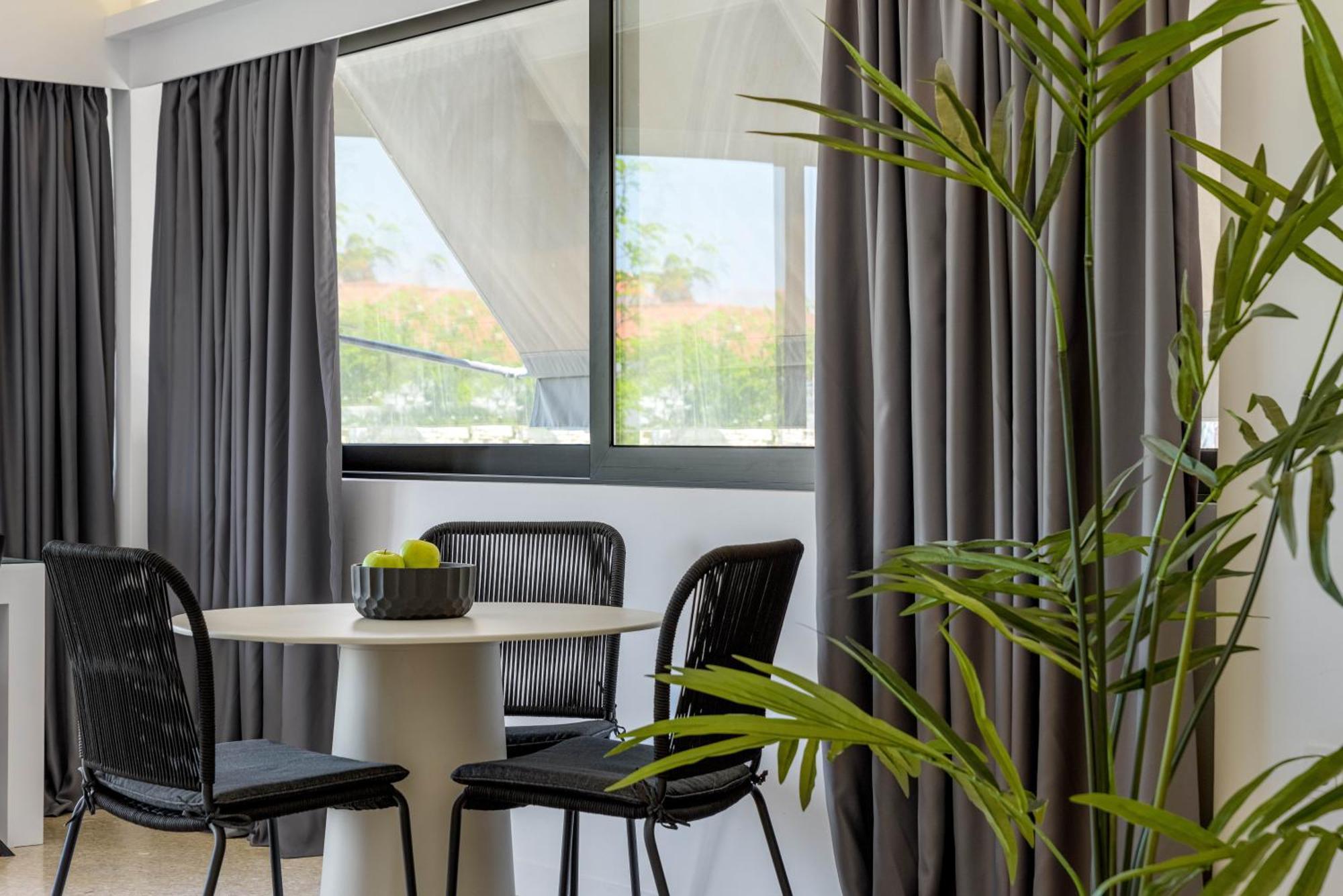 Momo Suites, Acropolis By Aura Homes Атина Стая снимка
