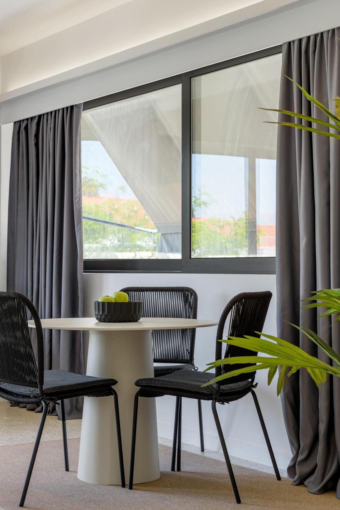 Momo Suites, Acropolis By Aura Homes Атина Стая снимка