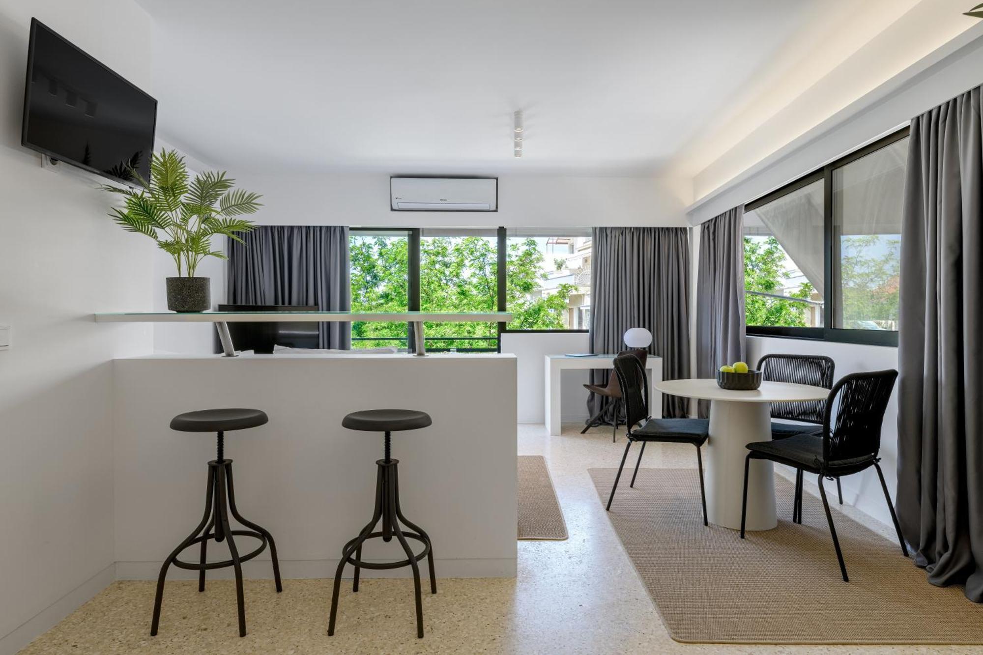 Momo Suites, Acropolis By Aura Homes Атина Стая снимка