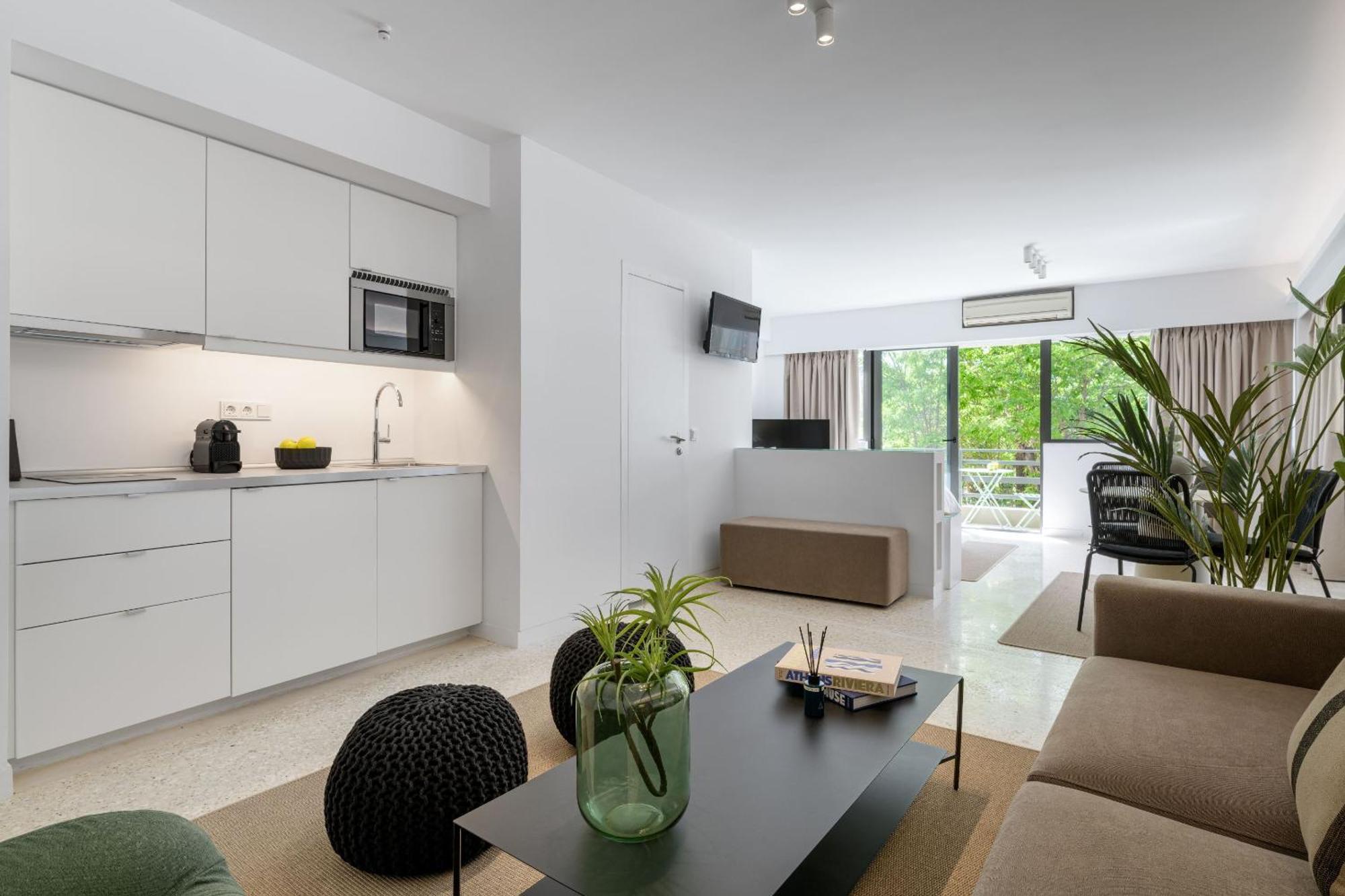Momo Suites, Acropolis By Aura Homes Атина Екстериор снимка